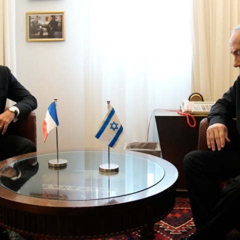 Μακρόν σε Νετανιάχου: Η Γαλλία αντίθετη σε οποιαδήποτε στρατιωτική επιχείρηση στη Ράφα