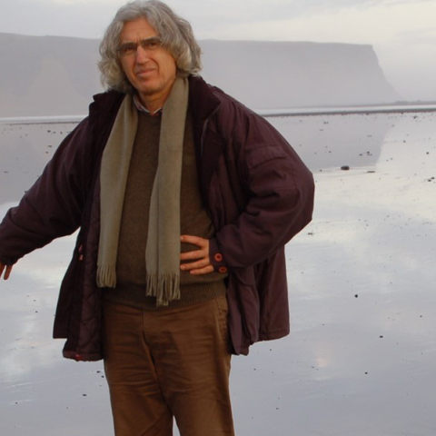 H Σώτη Τριανταφύλλου συνομιλεί με τον Κίμωνα Χατζημπίρο με αφορμή το βιβλίο του «Θερμοκήπια κρίσεων, «Βαθύ» πανεπιστήμιο ή αριστεία;», εκδόσεις Επίκεντρο