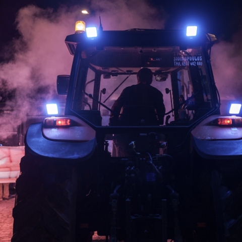 Οι αγρότες με τρακτέρ στην Αθήνα παρά το «όχι» Χρυσοχοΐδη