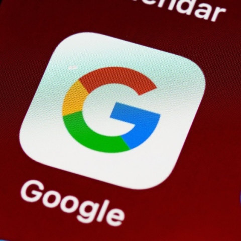 Ανακαλύπτοντας τραγούδια με το πάτημα ενός κουμπιού