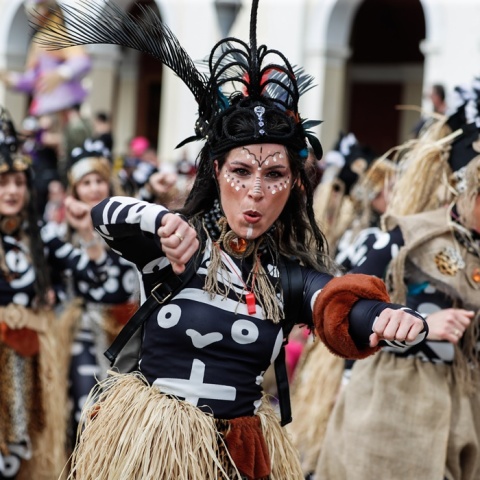 Στιγμιότυπο από καρναβάλι - Γυναίκα ντυμένη με στολή