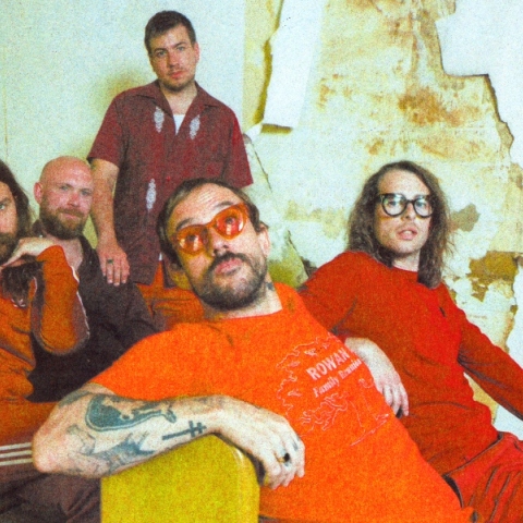 TANGK: Οι IDLES επιστρέφουν με χάρη, στιλ κι ένα album αγάπης 