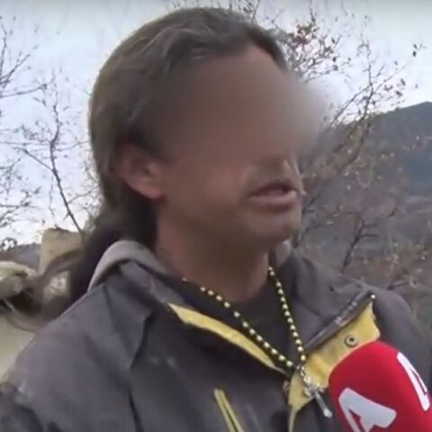 Κορινθία: Στο νοσοκομείο μεταφέρθηκε ο πατέρας της οικογένειας των παλαιοχριστιανών - Φέρεται να αντιμετωπίζει πρόβλημα υγείας.