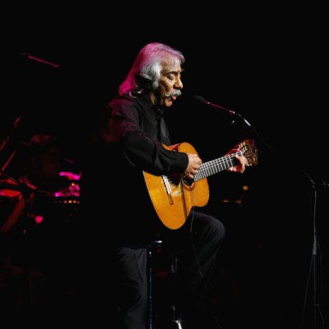 Κώστας Χατζής: «Ξεχάσαμε πόσα έχει προσφέρει ο Νταλάρας;»