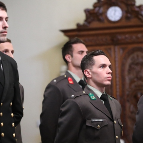 Eικόνες με τους εν ενεργεία κατόχους μεταλλίων σε Ολυμπιακούς Αγώνες στα χακί