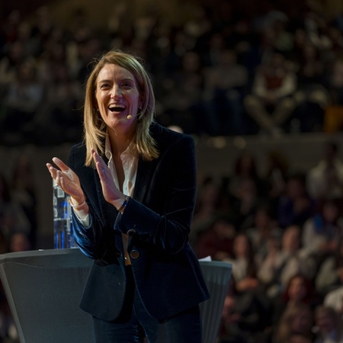 Η Ρομπέρτα Μέτσολα σε εκδήλωση για τις Ευρωεκλογές στο Ωδείο Αθηνών 