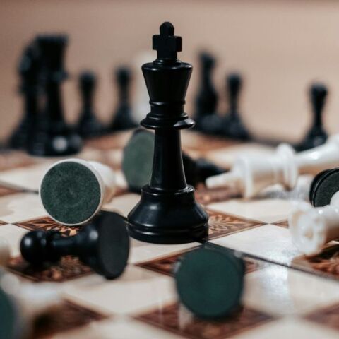 Σκάκι: Οκτάχρονος κέρδισε γκραν μάστερ - Κατέρριψε το παγκόσμιο ρεκόρ νεότερου νικητή - Πώς σχολιάζει τη σπουδαία διάκριση.