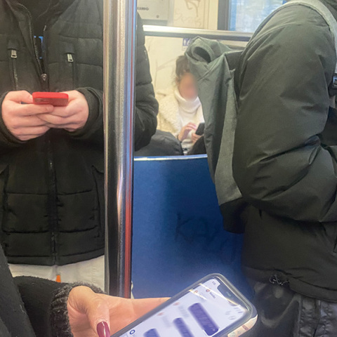 Σε βλέπω στο μετρό αλλά δεν με βλέπεις εσύ!