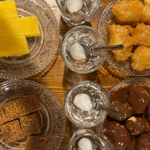 Τα γλυκά στο Ζεμπερέκι