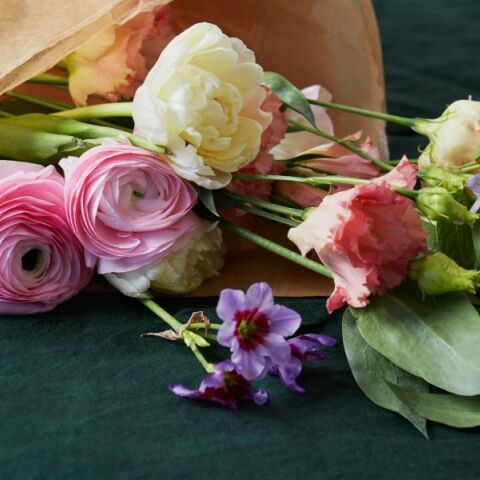 Ποιοι γιορτάζουν σήμερα 26 Φεβρουαρίου; Το εορτολόγιο της Athens Voice σου τους θυμίζει. Μην ξεχάσεις να τους δώσεις τις καλύτερες ευχές σου!