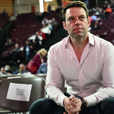 Στ. Κασσελάκης στο Tik Tok: Όχι fake news, όχι Μητσοτάκης, σε θάλασσες και ακτές