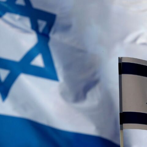 ΗΠΑ: Πέθανε ο στρατιωτικός που αυτοπυρπολήθηκε μπροστά στην ισραηλινή πρεσβεία στην Ουάσιγκτον - Διαμαρτυρία για τον πόλεμο στη Γάζα.