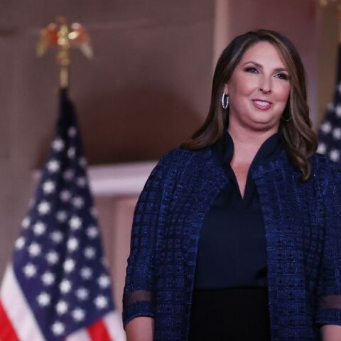 ΗΠΑ: Υπό την πίεση του Ντόναλντ Τραμπ, η πρόεδρος των Ρεπουμπλικάνων Ρόνα ΜακΝτάνιελ υπέβαλε την παραίτησή της.