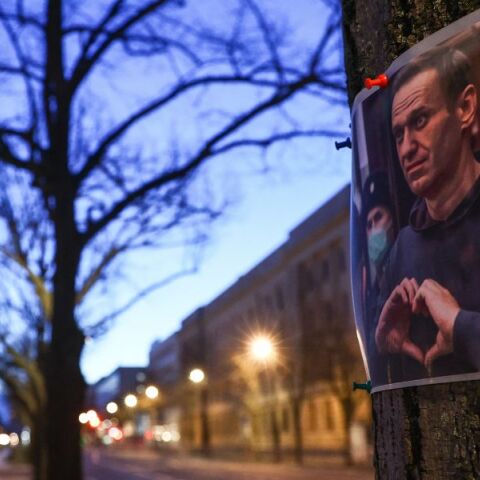 Συνελήφθη ο δικηγόρος του Αλεξέι Ναβάλνι, σύμφωνα με ρωσικά μέσα ενημέρωσης - Είχε συνοδεύσει τη μητέρα του εκλιπόντα στη Σιβηρία. 