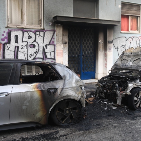 Σύλληψη δύο ατόμων στα Εξάρχεια - Βρέθηκαν όπλα στο αυτοκίνητό τους