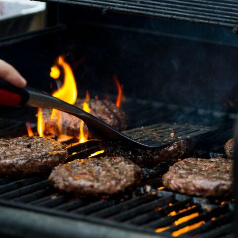 Τσικνοπέμπτη: Ποια είναι η γιορτή της κρεατοφαγίας - Τα έθιμα