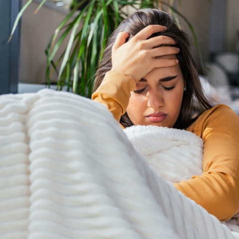 Πονοκέφαλος στους νέους: H σχέση με τη διατροφή και το ηλεκτρονικό τσιγάρο 