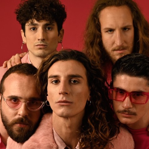 Το συγκρότημα Virgin Mary’s Eyes μας καλωσορίζει στον ροζ κόσμο του