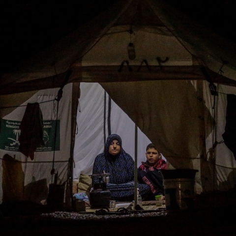 Και ο στρατός των ΗΠΑ ξεκινάει ρίψεις εφοδίων στη Γάζα