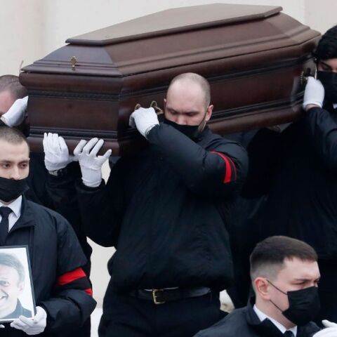 Ρωσία - κηδεία Ναβάλνι: Χιλιάδες υποστηρικτές του συγκεντρώθηκαν στην εκκλησία για τη νεκρώσιμη ακολουθία. 