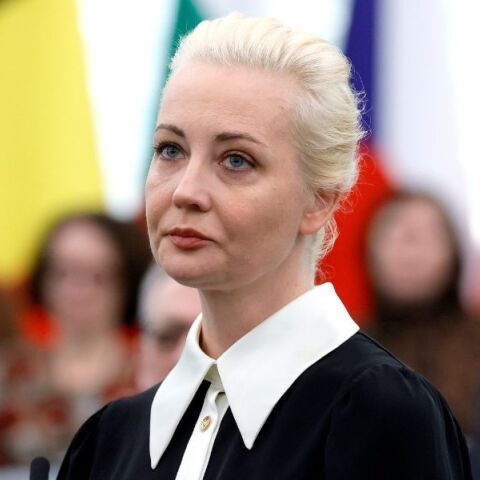 Κηδεία Ναβάλνι: Η χήρα του Ρώσου αντιφρονούντα, Γιούλια, αποχαιρέτισε με ανάρτηση στο Χ τον σύζυγό της: «Σε ευχαριστώ για τα 26 χρόνια απόλυτης ευτυχίας».