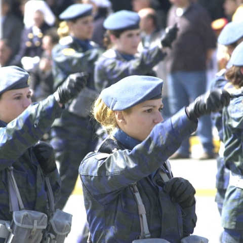 Γυναίκες στο στρατό: Οι αλλαγές που φέρνει ο Δένδιας