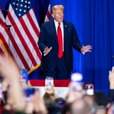 Συνεχίζει σαρωτικός ο Τραμπ