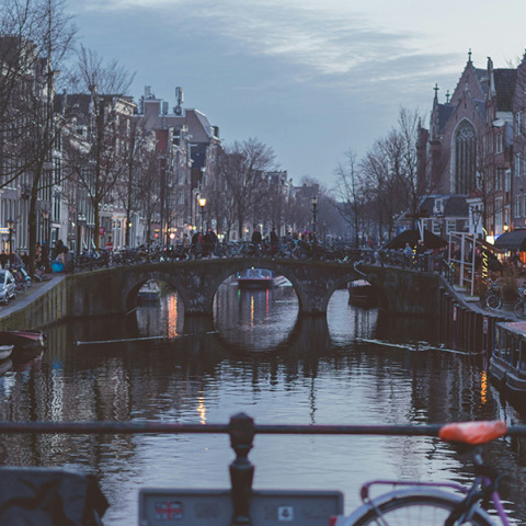 Άμστερνταμ: υπερτουρισμός και πόλεμος χιπ-χοπ