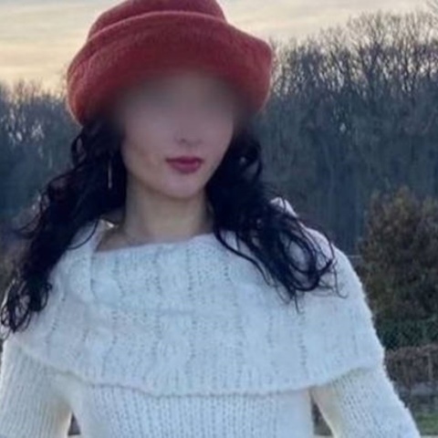 Η 22χρονη που δέχθηκε επίθεση με μαχαίρι στην Ερμού