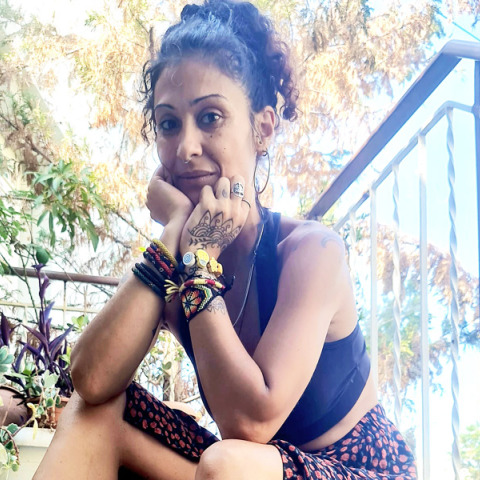 Η Μαρία Κείσογλου μας μιλάει από το μπαλκόνι της