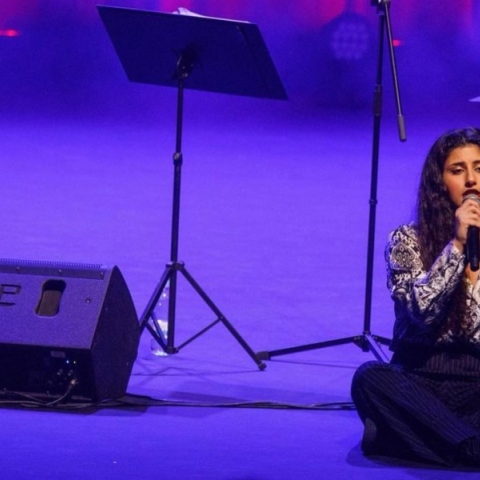 Μαρίνα Σπανού: H τραγουδίστρια που έγινε viral