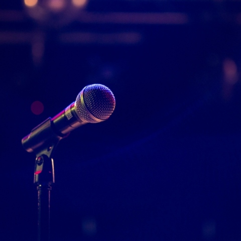 Η ελληνική μουσική είναι τοσο χάλια που μόνο με το ζόρι την ακούς