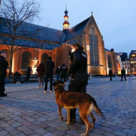 Βέλγιο: Σύλληψη τεσσάρων υπόπτων που φαίρονται ότι σχεδίαζαν τρομοκρατική επίθεση σε συναυλιακό χώρο στις Βρυξέλλες.