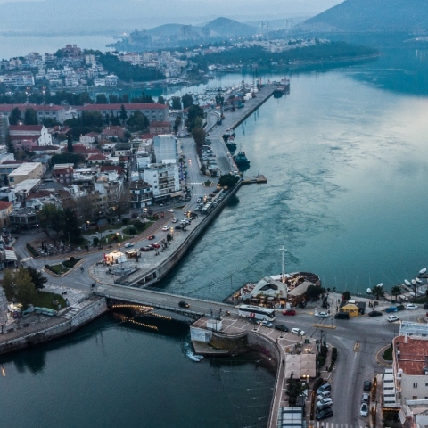 Χαλκίδα: Δικηγόρος κρέμασε κάλτσες στο δικαστήριο