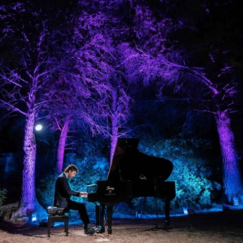 Βραδινή λήψη από τη συναυλία με πρωταγωνιστή το πιάνο στα πλαίσια του Piano City Athens