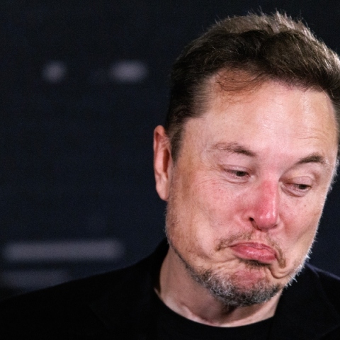 O Μασκ τρολάρει τον Ζούκερμπεργκ για τα προβλήματα της Meta