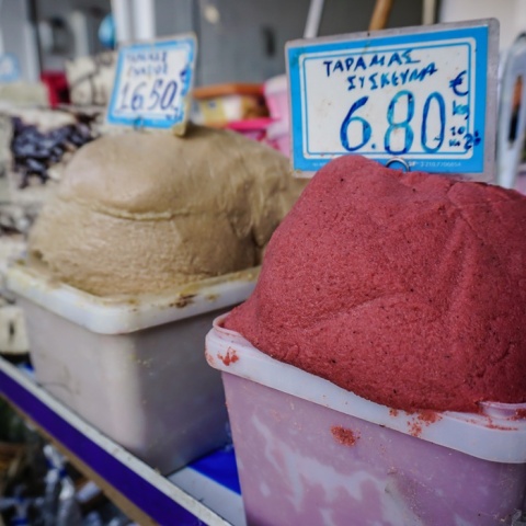 Ταραμάς μέσα σε μπολάκια ενόψει Σαρακοστής