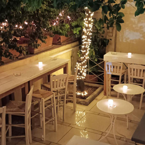 «Λογιότατος»: Το μπαρ της Κυψέλης