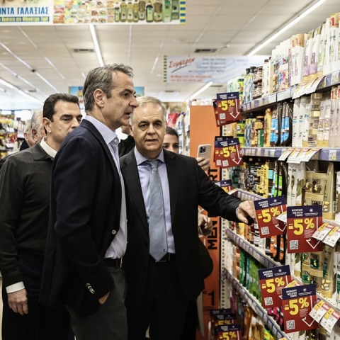 Ο Κυριάκος Μητσοτάκης σε σούπερ μάρκετ 