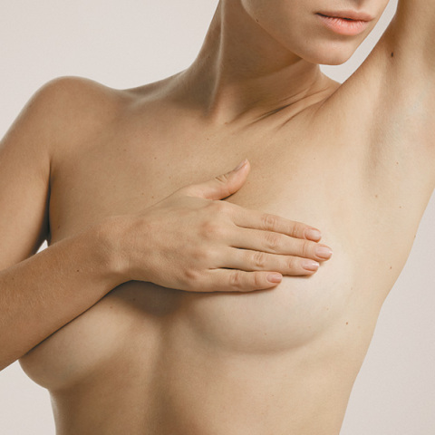 Όμορφο μπούστο με τη βοήθεια της πλαστικής χειρουργικής