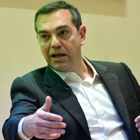 Η αποκριάτικη στολή του Τσίπρα 