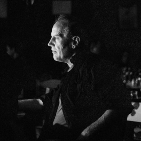 Ο Γιώργος Φλωράκης αποχαιρετά τον συγγραφέα και δημοσιογράφο Δημήτρη Φύσσα.