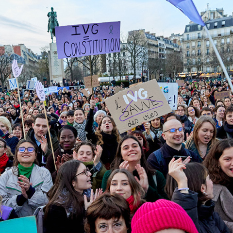 Δικαίωμα στην άμβλωση: Όταν η Ιστορία έχει κέφια επιστρέφει στο... Παρίσι