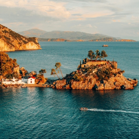 Το islandhopping στα ελληνικά νησιά έχει τη γοητεία του