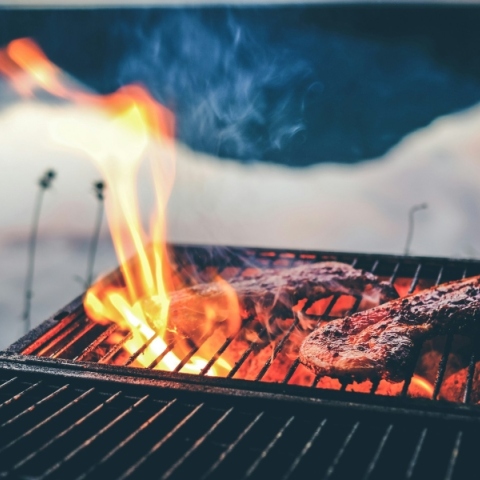 O καιρός την Τσικνοπέμπτη: Βροχές και καταιγίδες σήμερα