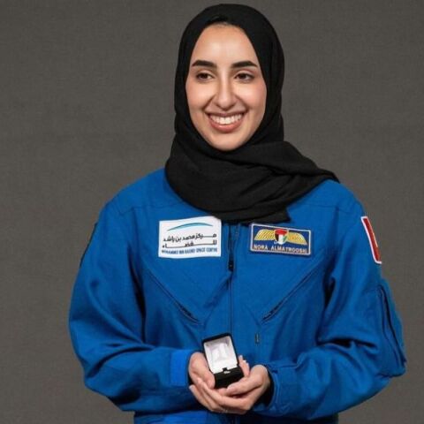 Διάστημα: Η αστροναύτης από τα Ηνωμένα Αραβικά Εμιράτα Νόρα Αλ Ματρούσι ετοιμάζεται για προσελήνωση - Ειδική στολή με χιτζάμπ κατασκευάζει η NASA.