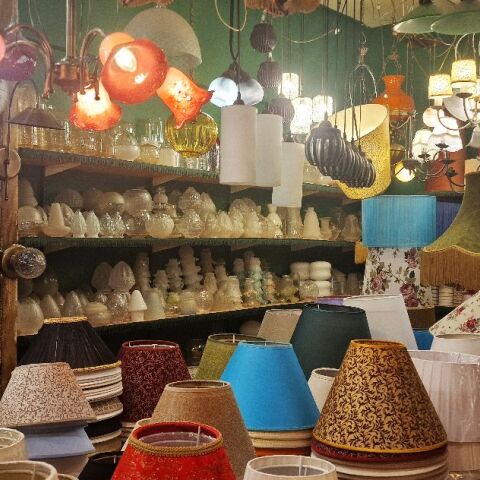 Πού θα βρεις τα πιο φτηνά και σε τεράστια ποικιλία αμπαζούρ