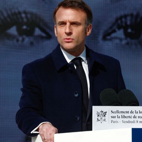 Παγκόσμια Ημέρα της Γυναίκας - Γαλλία: Ο πρόεδρος Εμανουέλ Μακρόν θέλει να εγγράψει την άμβλωση στον Χάρτη Θεμελιωδών Δικαιωμάτων της ΕΕ.