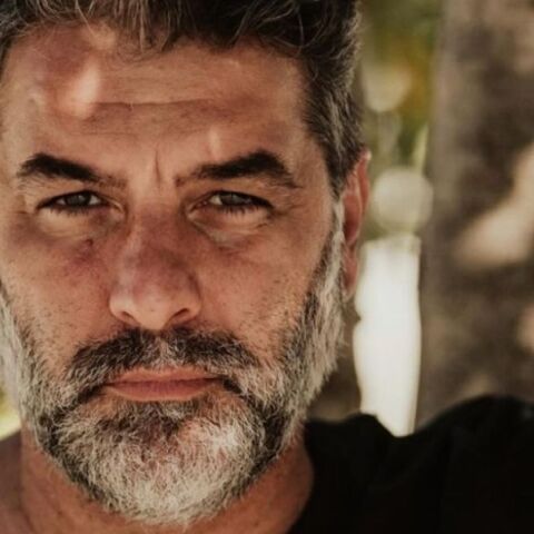 Βασίλης Μπισμπίκης: Εσπευσμένα στο νοσοκομείο μετέβη ο γνωστός ηθοποιός - Υποβλήθηκε σε επέμβαση - Στο πλευρό του η Δέσποινα Βανδή.