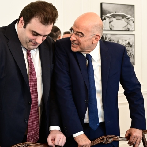 Δένδιας και Πιερρακάκης οι πιο πετυχημένοι υπουργοί της κυβέρνησης